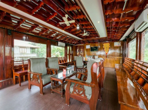 OYO 13525 HouseBoat My Trip Deluxe 3 BHK Private