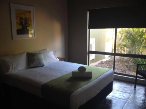 Breezes Apartments