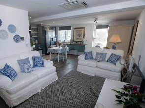 Lovely 2 Bed Apartment Pembroke Castle