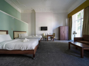 Broadway Plaza Hotel