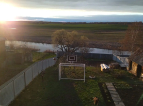 Guest house in a picturesque location on the river bank