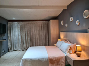 Mia Hills guest house