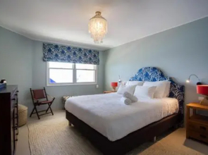 Penthouse The Strand 4A