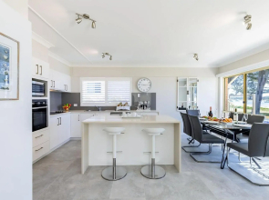Sandy Beach House - Corlette Waterfront