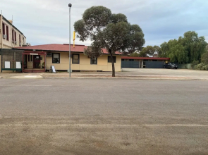 Hawker Hotel Motel