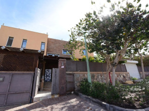 Flintstone Guest House-heated swimming pool