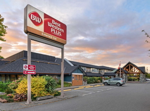 Best Western Plus Emerald Isle Hotel
