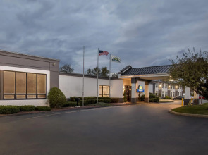 Days Inn by Wyndham Liberty