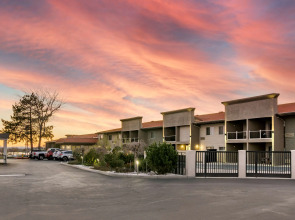 Best Western Plus Lake Front Hotel