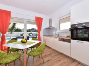 Crowonder Harbor Villa