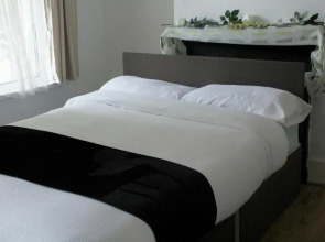 cozy rooms in London Townhouse fast links to Central