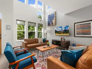 The Cycle Haus - Rooftop Deck With Hot Tub & Views