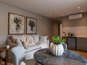 Camps Bay Apartment Close to the Beach Solange Suite
