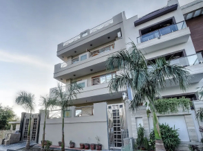 OYO 18254 Glorious Stayz