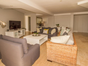 Apartment A Upper Deck