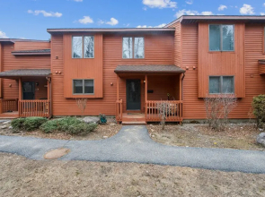 Freebern 18B - Renovated one-of-a-kind with Adirondack style 3 Bedroom Townhouse by The Summit at Gore Mountain