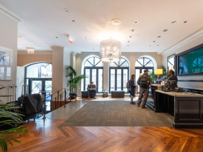 Holiday Inn Express Chicago - Magnificent Mile by IHG