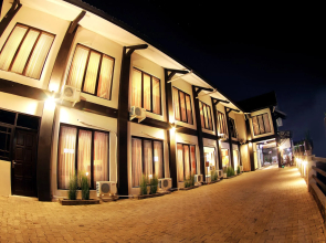 Puri Chorus Hotel