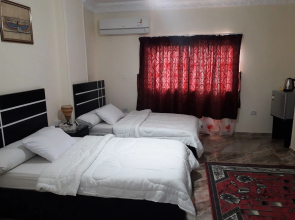 Three Giza pyramids inn