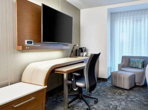 Courtyard by Marriott Baltimore Downtown/McHenry Row