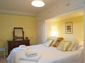 2 bedrooms apartment with free parking