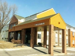 Sunset Inn & Suites - Lincoln Airport