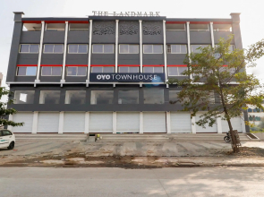 OYO Townhouse 327 C21 Mall