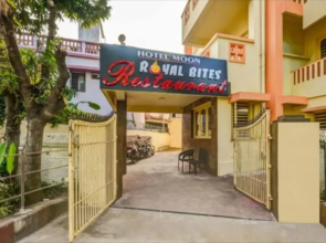 Moon CT Road Puri by Goroomgo