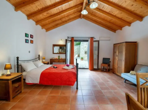 Kirki s Cozy Getaway - Paxoi Getaway w Jacuzzi