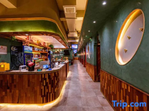 Yuerong Qingju Hanfu Travel Theme Hotel (Luoyang Yingtianmen Branch)