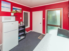 Anndion Lodge - Backpacker