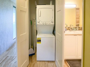 Waiohuli Beach Hale D227 - Aloha La'i - Oceanfront/1b1b/Wifi/AC/Cable/Pool/Extras