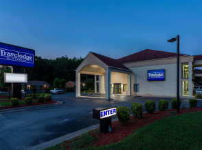 Brentwood Inn & Suites