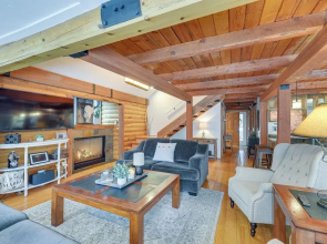 Dreamy Alpine Cabin w/ Hot Tub, Fireplace & More!