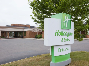Holiday Inn & Suites St. Cloud by IHG