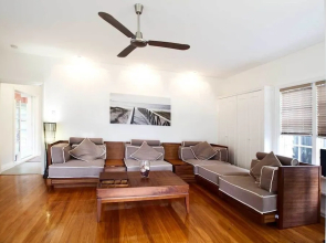 200 Riccarton Holiday House