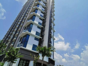 Almas Puteri Harbour by Squarenest