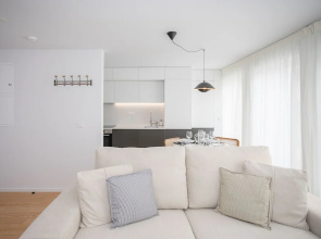 Liiiving - Modern & Glam Apartment J