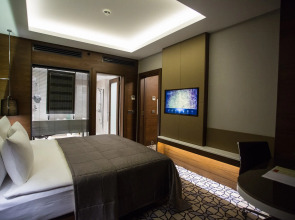 Royal Stay Palace Hotel