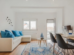 Bright Apartment near 28 Tram Line, Lisbon