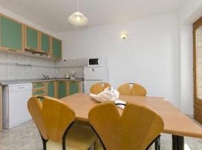 Apartment Lemar - parking and barbecue: A2 ANTIQUE Bol, Island Brac