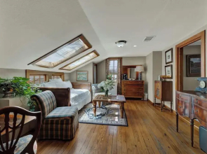 Gillespie House-2 Suites-walk to Main St!