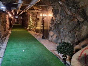 Cave Retreat - Sleeps 2 - Pets - Parking - Wifi