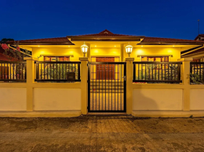 Cozy 3 BR Pool Villa close to Town CV3L