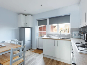 Poole house for 6 Parking, 3mins from waterfront