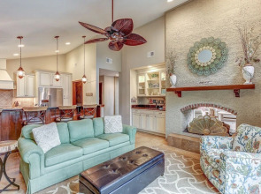 6 Cat Boat Holiday Home