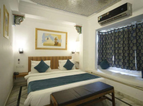 Hotel Udai Niwas By Lake Udaipur