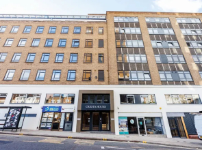 Modern 2 bed Flat in Town Centre - Free Wifi