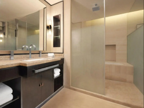 Sheraton Grand Shanghai Pudong Hotel & Residences