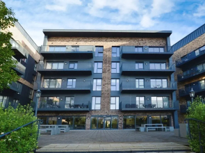 Contemporary 2 bed apartment - Ashford